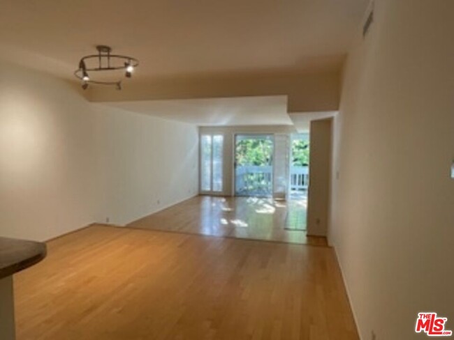 Foto del edificio - 4342 Redwood Ave