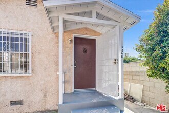 Building Photo - 820 S Grevillea Ave