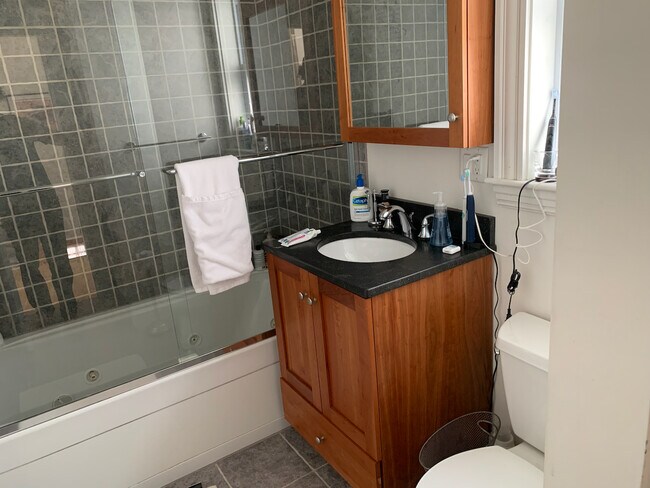 Bathroom - 47 Houghton St