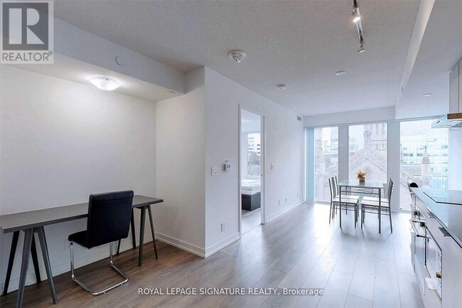 Building Photo - 60 Shuter St