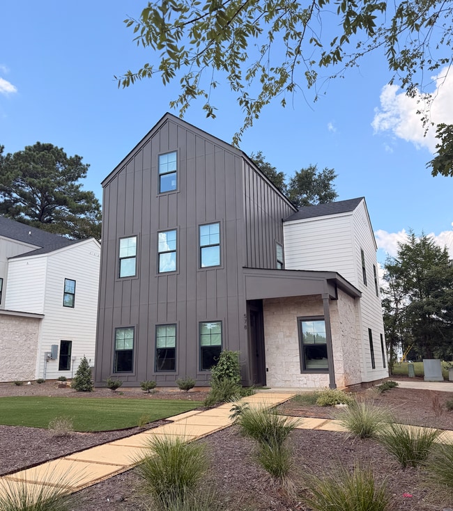 Building Photo - 578 Pride Ave