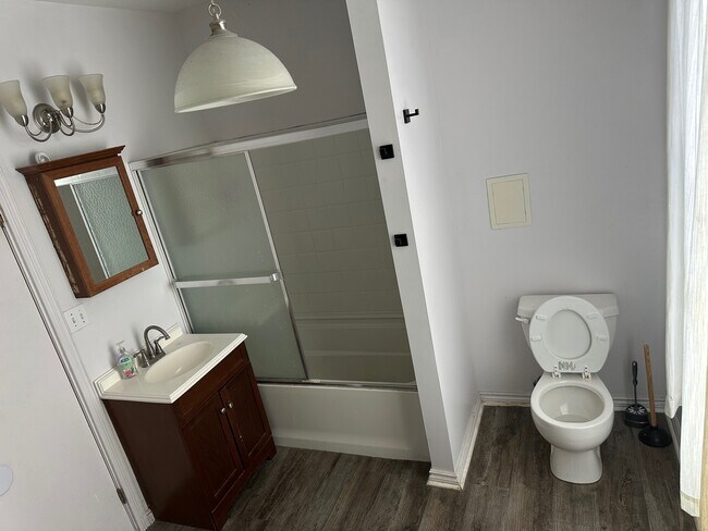 Foto del edificio - 1323 Winchester Ave