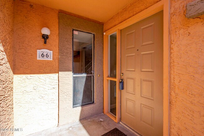 Foto del edificio - 815 E Grovers Ave