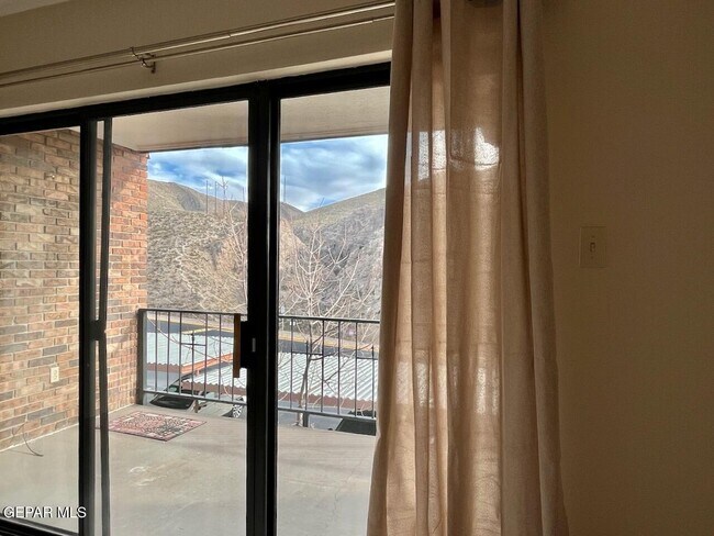 Foto del edificio - 4800 N Stanton St