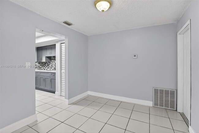 Building Photo - 2521 NW 72nd Ave