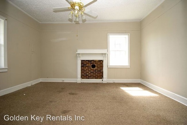 Building Photo - 2 br, 1 bath House - 406 S. Chestnut St.