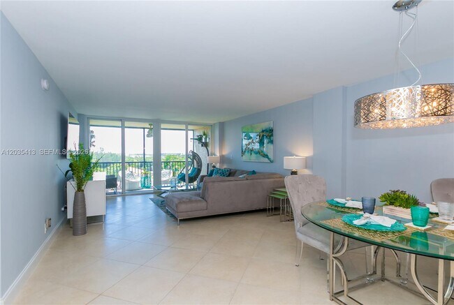 Building Photo - 14 Royal Palm Way