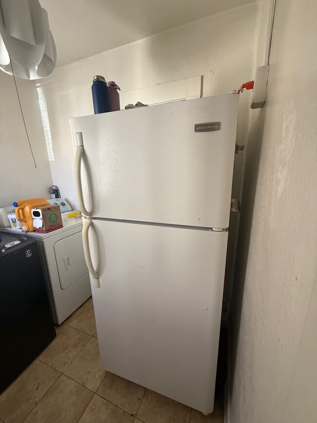 Building Photo - 731 Cochran Ave