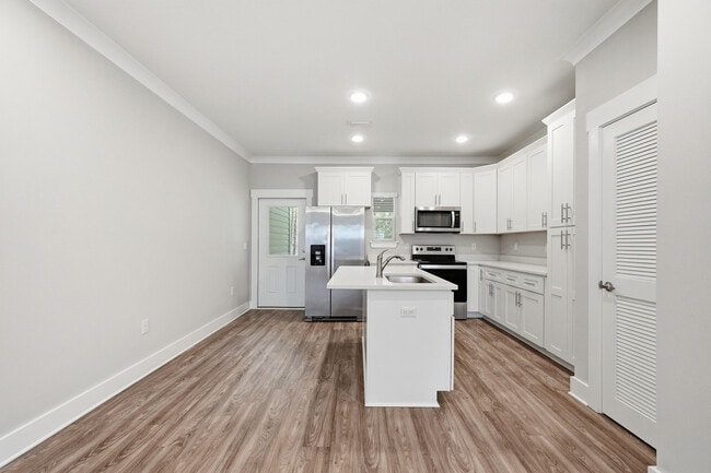 Building Photo - 246 N Sand Palm Rd