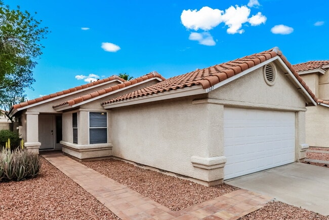 Foto del edificio - 1327 E Muriel Dr