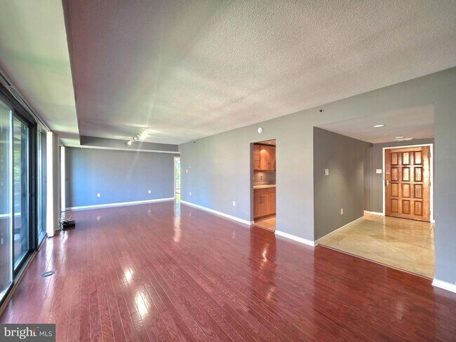 Foto del edificio - 1530 Key Blvd