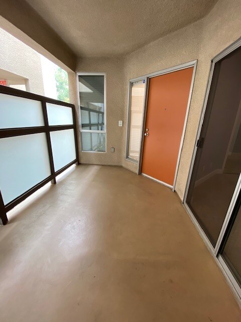 Front patio area - 11815 Laurelwood Dr