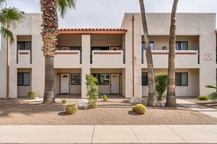 Foto principal - Tucson Apartment for Rent – Gated Communit...
