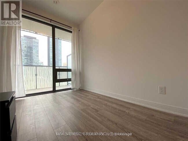 Photo du bâtiment - 50A-1050 Charles St E
