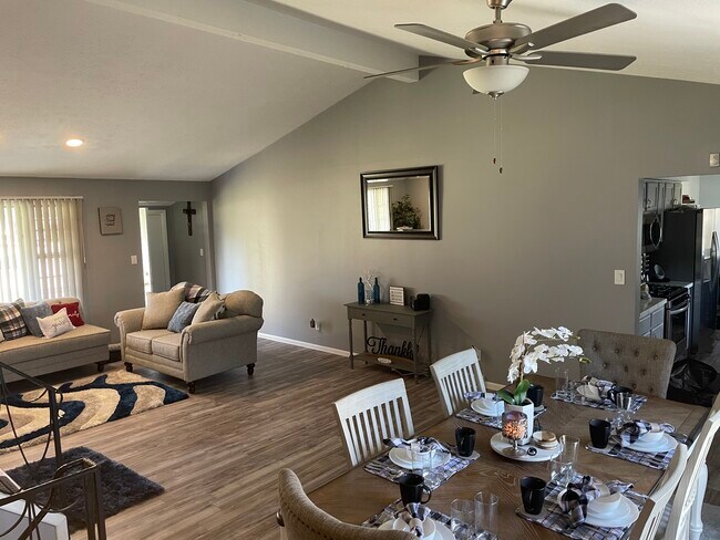 Foto del edificio - 5696 Falkirk Rd