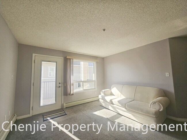 Photo du bâtiment - 7331 Terwillegar Dr S NW