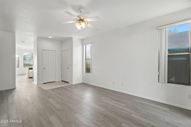 Foto del edificio - 8815 N 66th Ave