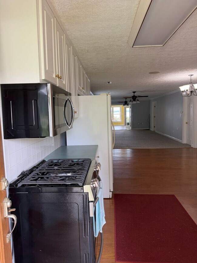 Building Photo - Fabulous 3 bedroom 2 bath in waterfront community!