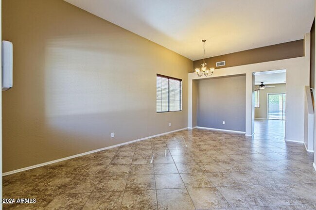 Foto del edificio - 3731 Desert Creek Ct