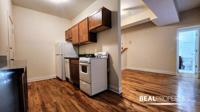 Building Photo - 0 bedroom in CHICAGO IL 60657