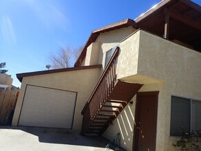 Building Photo - 1013 W Atkins Ave