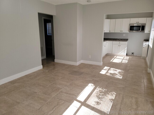 Foto del edificio - 651 NE 46th Ct