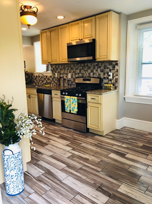 Kitchen - 928 E Butler Pike