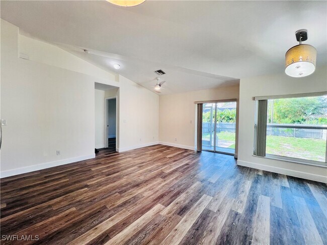 Foto del edificio - 3917 Bennett Ln
