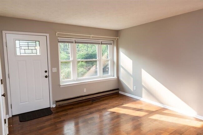 Foto del edificio - Rare Find... Detached Single Family Home in Purcell Park!