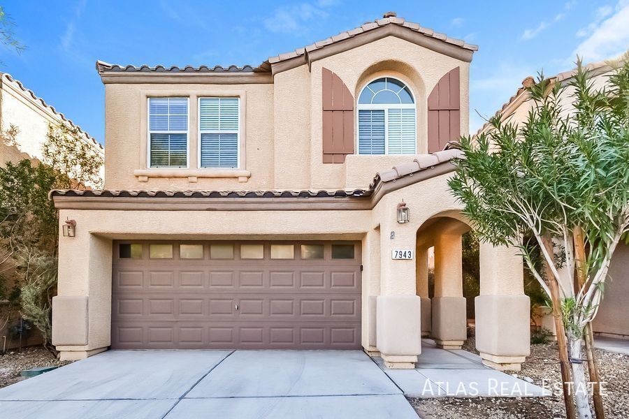 Primary Photo - Lovely 4-Bedroom Home with Bedroom Downsta...