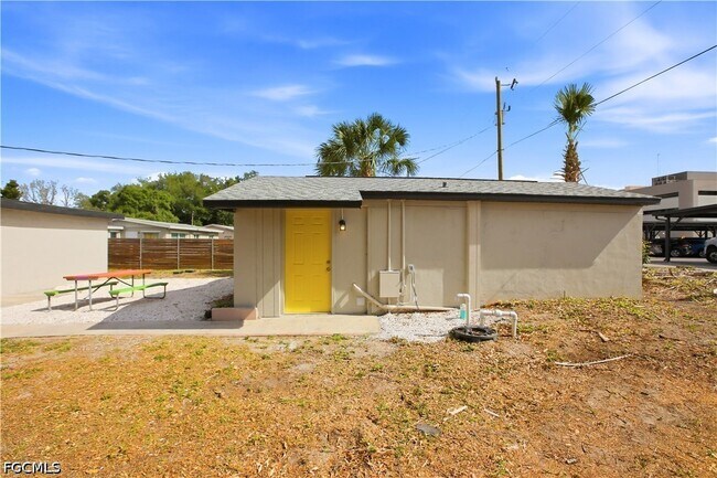 Foto del edificio - 1640 Daniels Dr