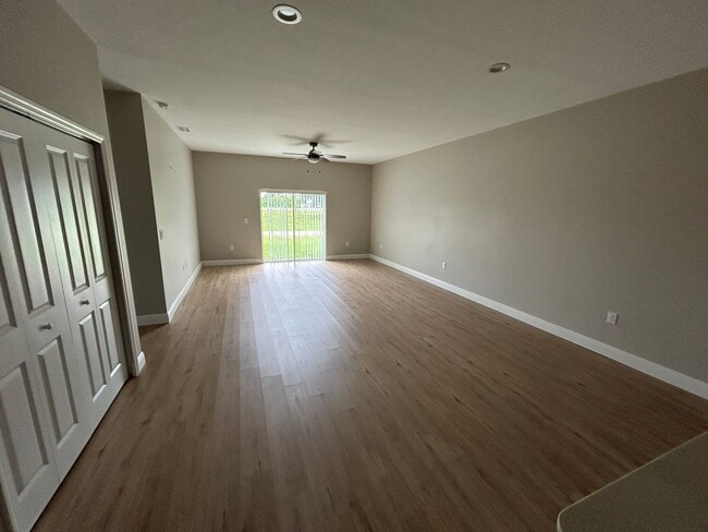 Building Photo - Duplex Unit For Rent In Port Charlotte