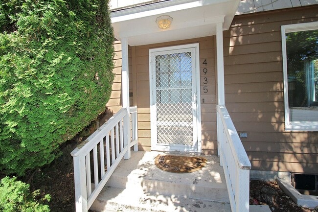 Foto del edificio - 4935-4935 E Burnside St