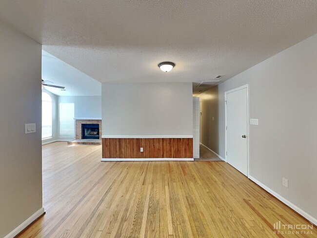 Foto del edificio - 9325 Oren Thompson Rd