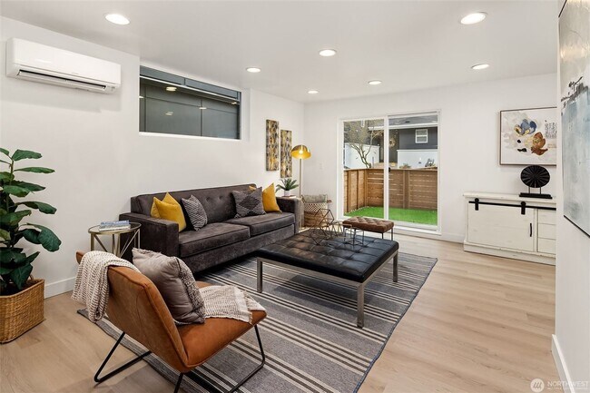 Foto del edificio - Brand new 4 bedroom, 3 bath, 2769 sqft.  2 car garage, EV ready.