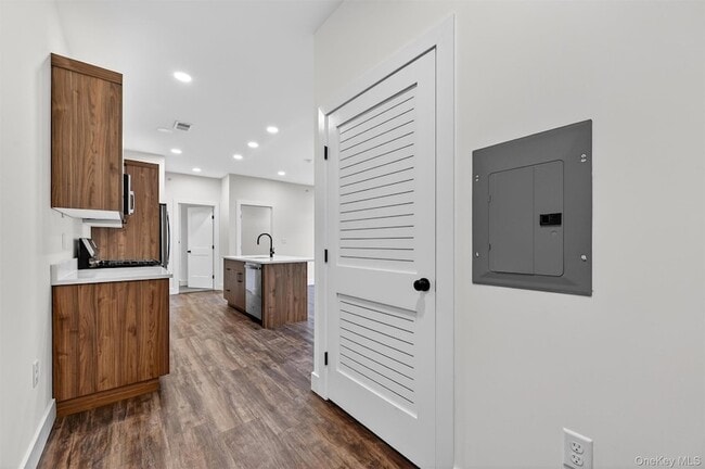 Building Photo - 19 Welling Pl