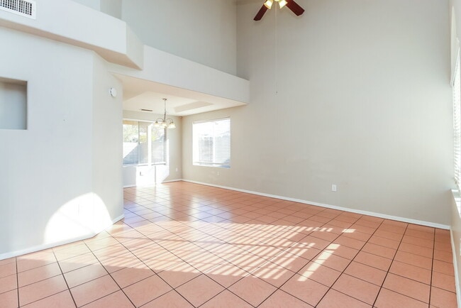 Foto del edificio - 1424 E Park Ave