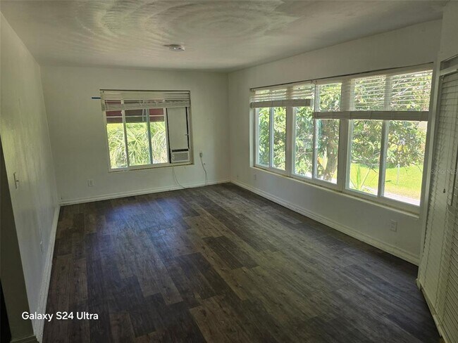Foto del edificio - 7306 Earlwood Ave