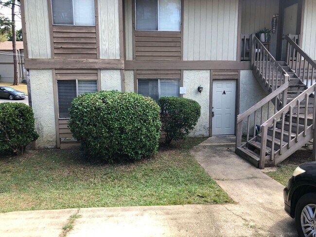 Foto del edificio - Downstairs unit in Pointe East avail NOW!