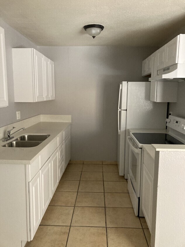 Primary Photo - 2621 Highland Ave