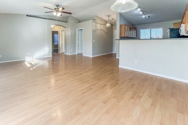 Building Photo - 1727 E Alicia Dr
