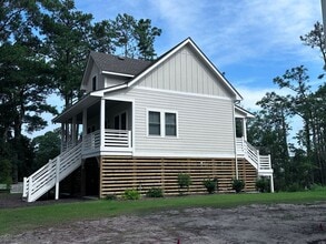 Building Photo - 1190 Burnside Rd