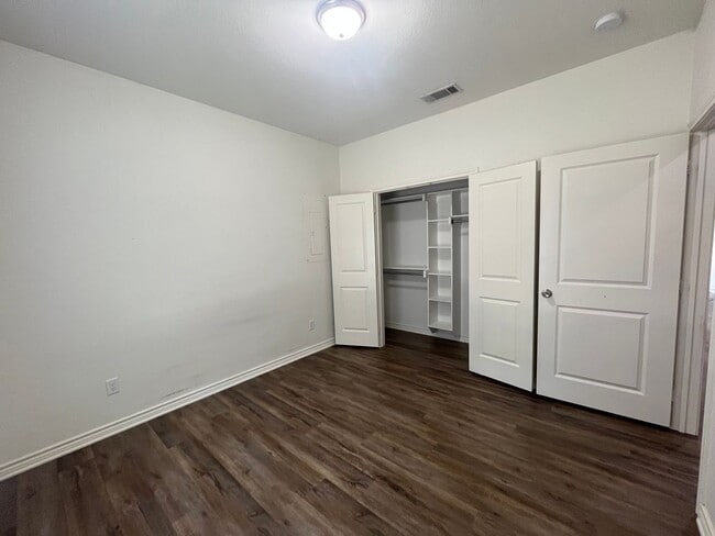 Foto del edificio - 108 Wade St