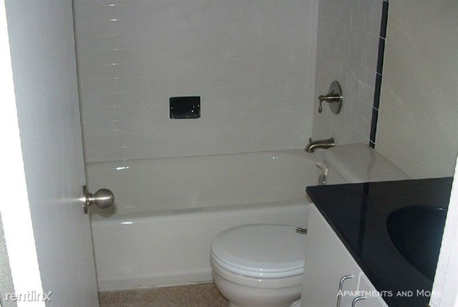 Foto del edificio - 605 W Hutchison St