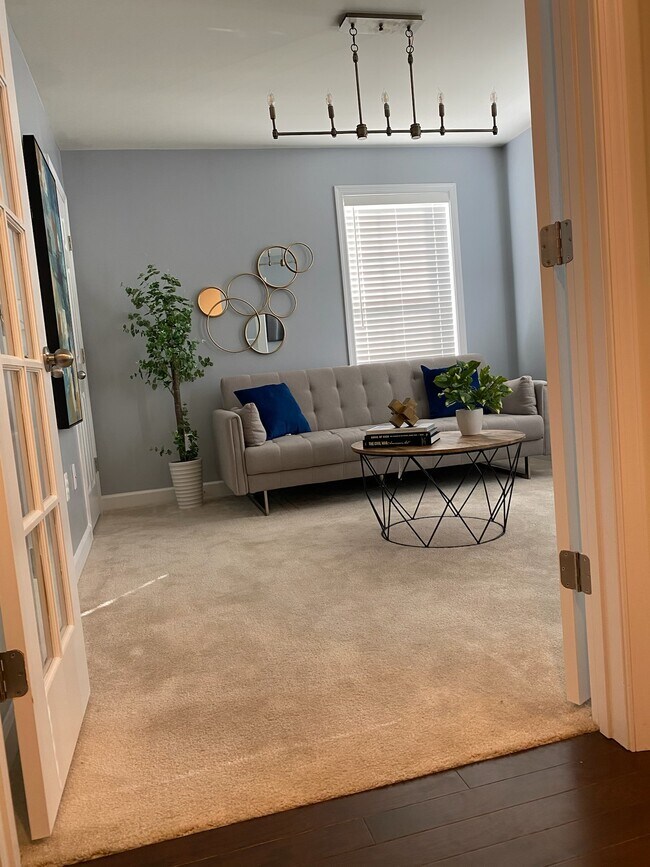 Staged entry Level Room - 3009 Saint Josephs Dr