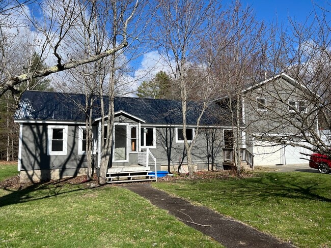 Building Photo - 4 woodland drive