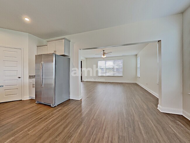 Foto del edificio - 5510 Central Grove Sq