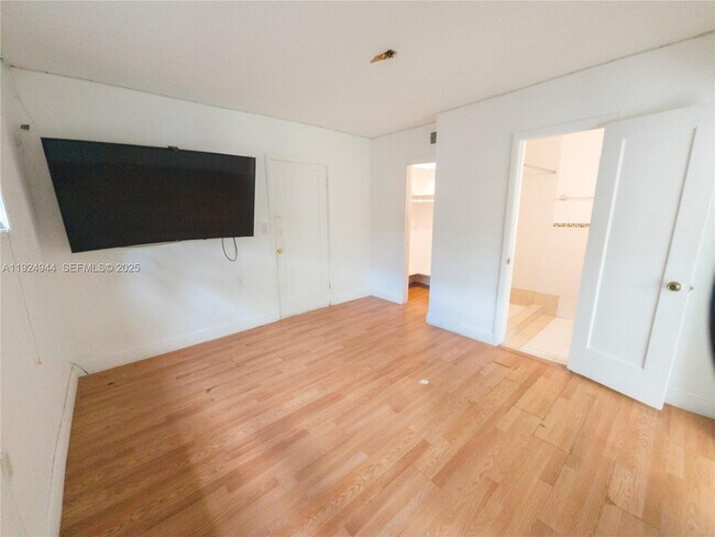 Foto del edificio - 5893 SW 26th St