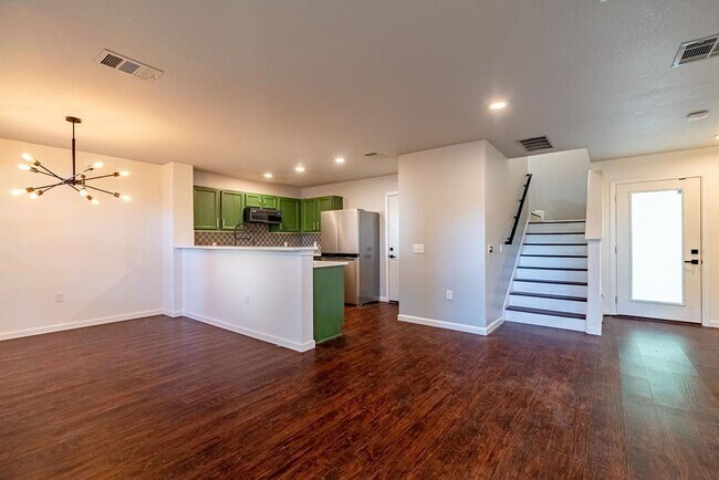 Building Photo - Stunning 3 Bedrooms, 2.5 Bathrooms Home in...