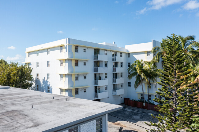 Building Photo - Coral Bay Club